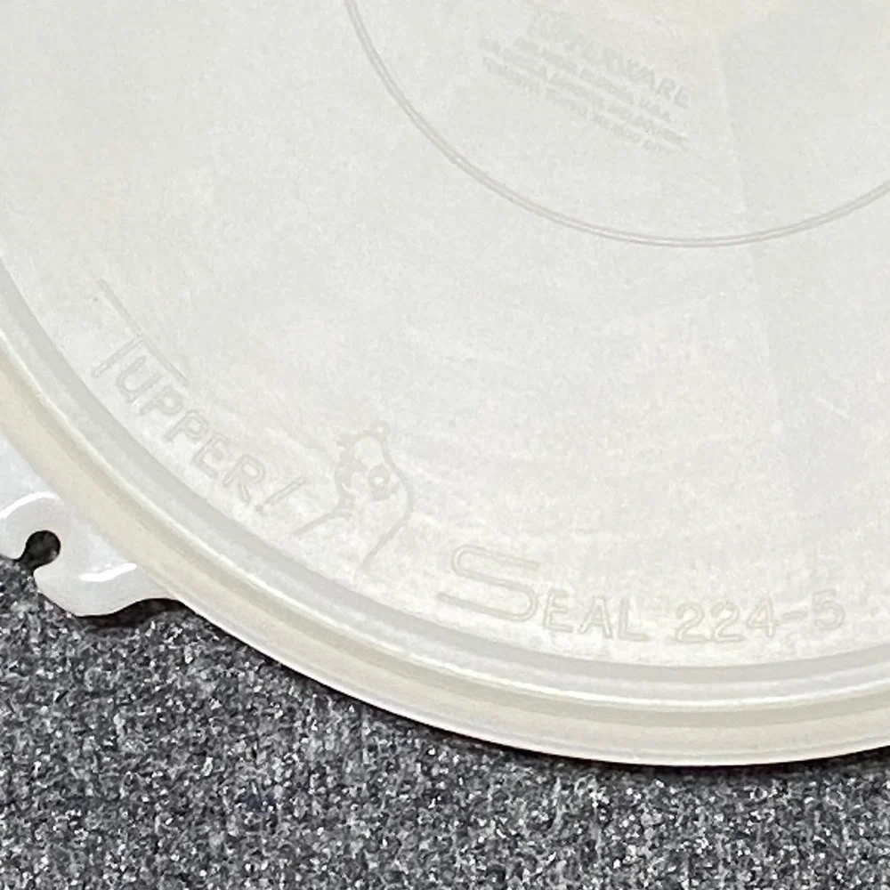 VTG TUPPERWARE Party Susan Divided Relish Tray w/Lid‎ White 6 Compartment 224-5